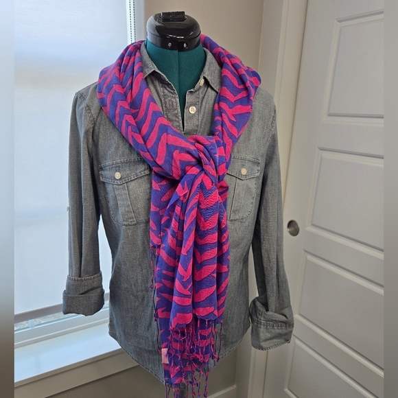 LILLY PULITZER I GOT LUCKY POP PINK SILK CASHMERE SCARF FRINGE ENDS WOMEN OS - Picture 2 of 13